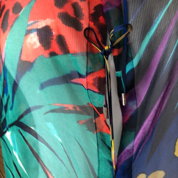 Salvatore Ferragamo Silk Sheer blouse, hardly worn size 38 4/6 mixed colors - Picture 3 of 12